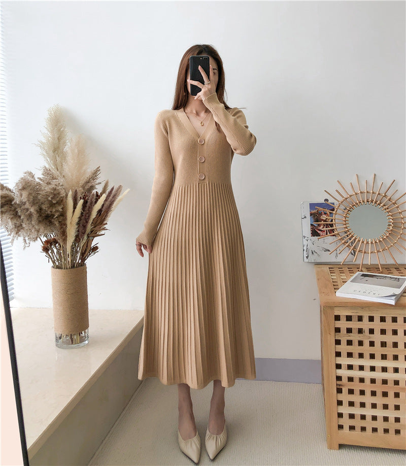 Damen Strickkleid mit V-Ausschnitt und dekorativen Knopfdetails Drune