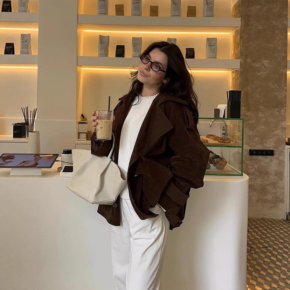 Damen Kurztrench aus Veloursleder-Optik mit weitem Revers und boxy Silhouette Drune