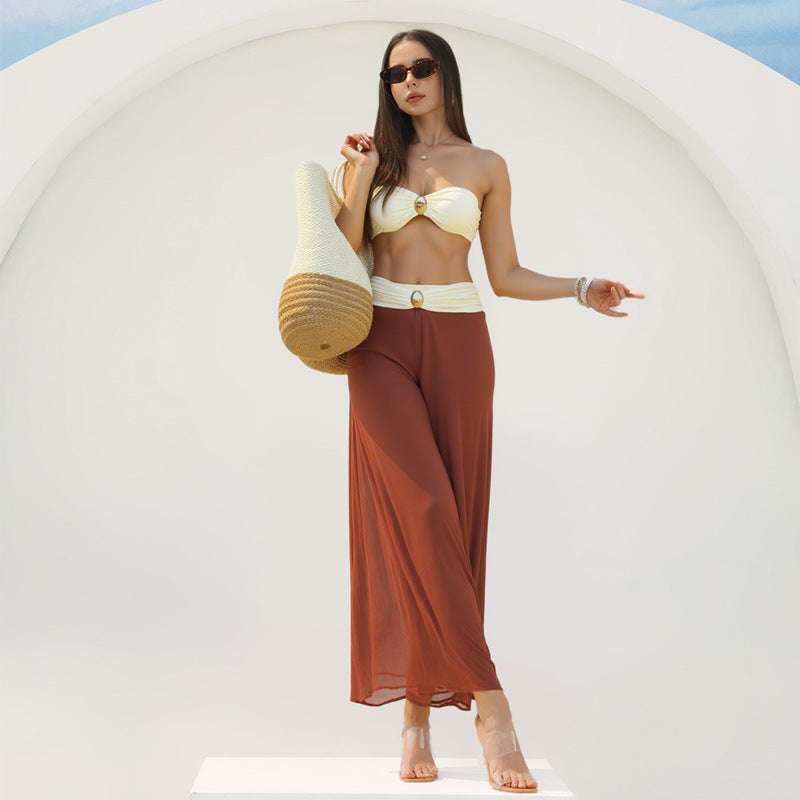 Damen Bandeau-Bikini mit elegantem Wickelrock und modischem Schmuckdetail Drune