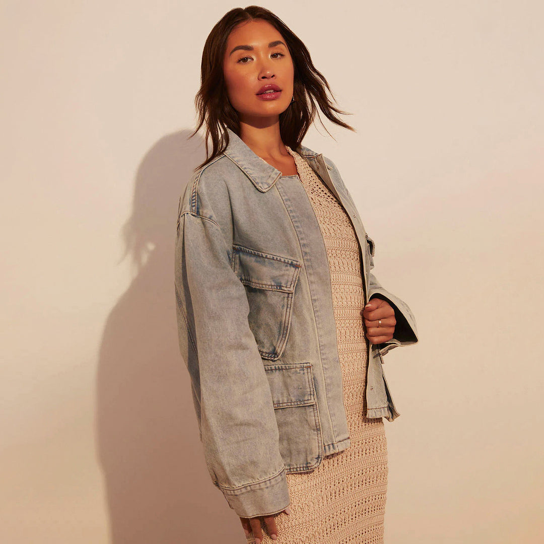 Damen Oversize-Utility-Denimjacke mit großen Pattentaschen und knöpfbarer Front Drune