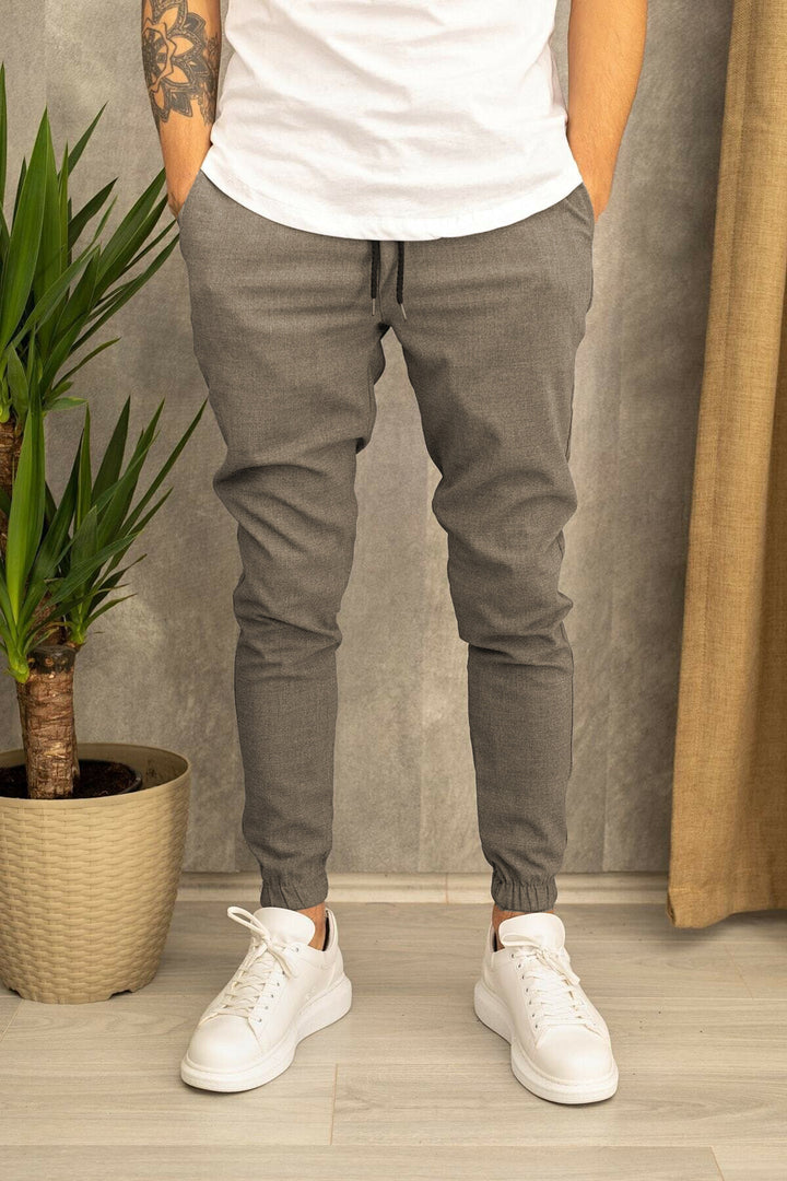 Herren Slim-Fit Jogginghose mit elastischem Bund und praktischen Seitenklapptaschen Drune