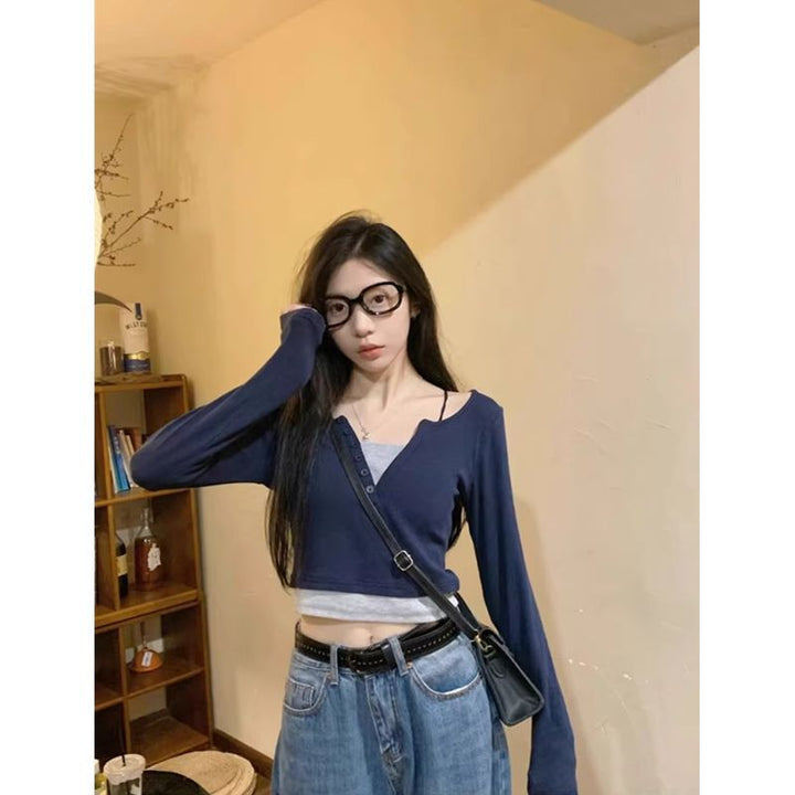 Damen cropped Langarmshirt mit dekorativen Knopfdetails Drune