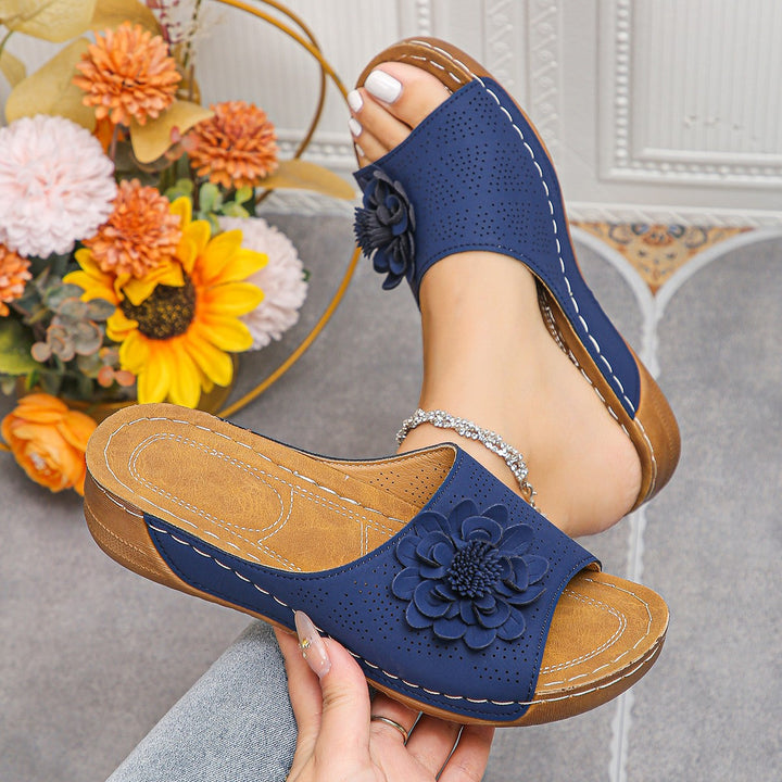 Damen Gepolsterte Peeptoe-Mule mit Blumenapplikation und ergonomischer Keilsohle Drune