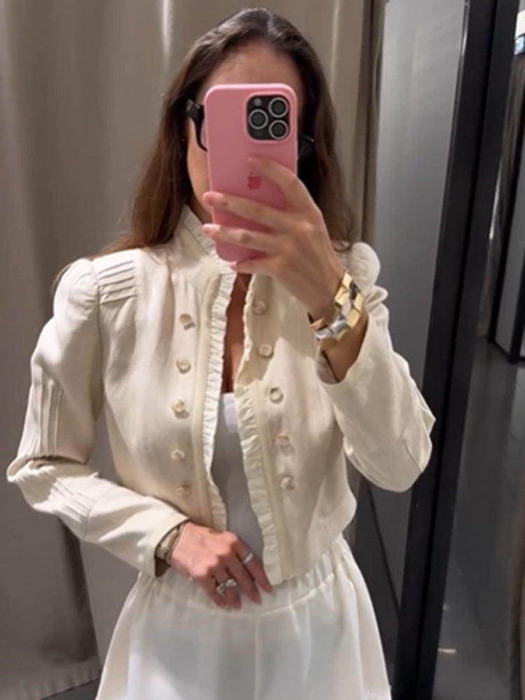 Damen Kurzjacke im Cropped‑Format mit Rüschenblende, Puffärmeln und doppelreihiger Knopfleiste Drune