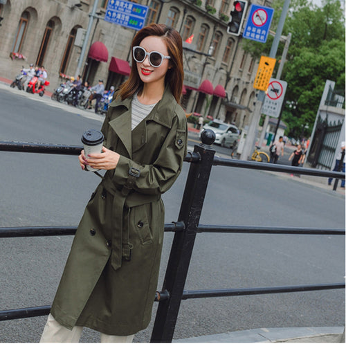 Damen Midilanger Trenchcoat mit taillierendem Bindegürtel und verstellbaren Manschetten Drune