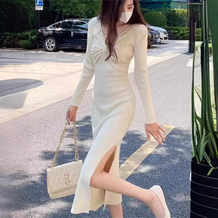 Damen Strickkleid mit tiefem V-Ausschnitt und seitlichem Schlitz Drune