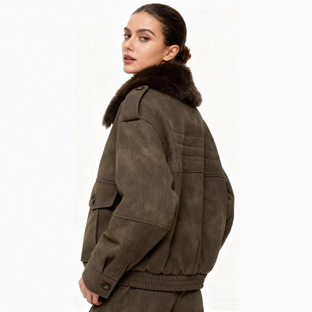 Damen Kurzjacke in Velourslederoptik mit abnehmbarem Fellkragen und Pattentaschen Drune