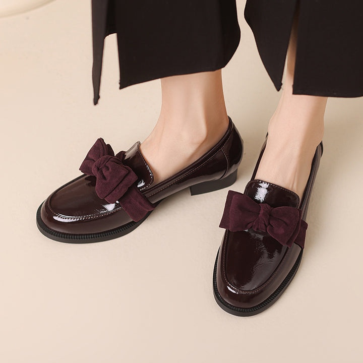 Damen Stylische Patentsleder Slipper mit Schleifendetail Drune