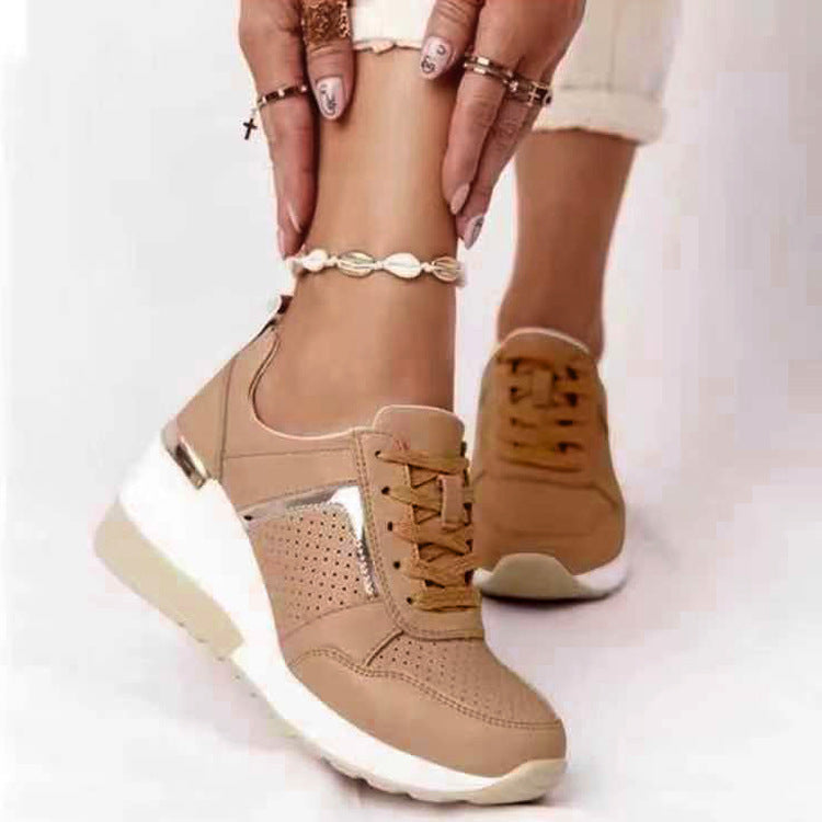 Damen Keilabsatz-Sneaker mit perforiertem Obermaterial und metallischem Akzent Drune