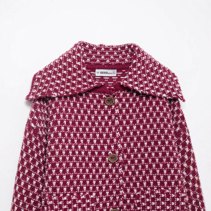 Damen nan kastige Bouclé-Tweedjacke mit großem Umlegekragen, aufgesetzten Taschen und dekorativen Holzknöpfen Drune