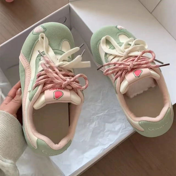 Damen Retro Pastell‑Sneaker mit Veloursoptik, gepolstertem Komfortfußbett und Herz‑Patch Drune