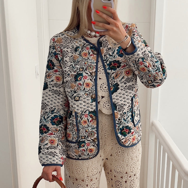 Damen nan gesteppte Blusenjacke mit floral-ethnischem Print, leichter Wattierung und kontrastierender Paspel Drune