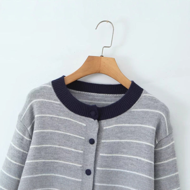 Damen gestreifte Strickjacke mit modernem Rundhalsausschnitt und Knopfdetails Drune