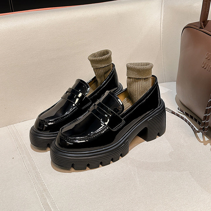 Damen Chunky‑Pennyloafer in Lackoptik mit gezahnter Lug‑Sohle und gepolstertem Komfortfutter Drune