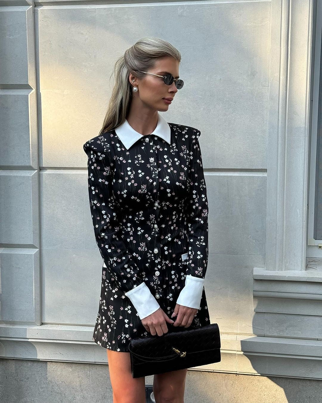 Damen Blüten-Minikleid mit eleganter Kragen-Detail Drune
