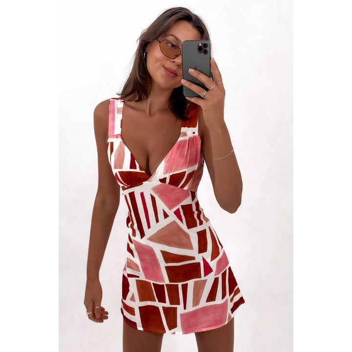 Damen Minikleid mit elegantem Wickeldesign und verspieltem Wellenschnitt Drune