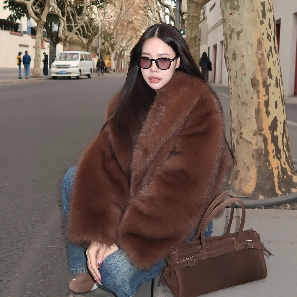 Damen Kurzmantel aus veganem Hochflor-Fauxfur mit Oversize-Schalkragen Drune