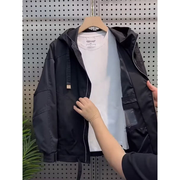 Herren Leichte Kapuzenjacke im Utility‑Stil mit Innenorganisation und Frontreißverschluss Drune
