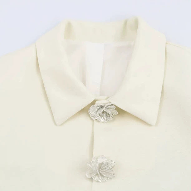 Damen Eleganter Cropped-Blazer mit floralen Strassknöpfen und Pattentaschen Drune