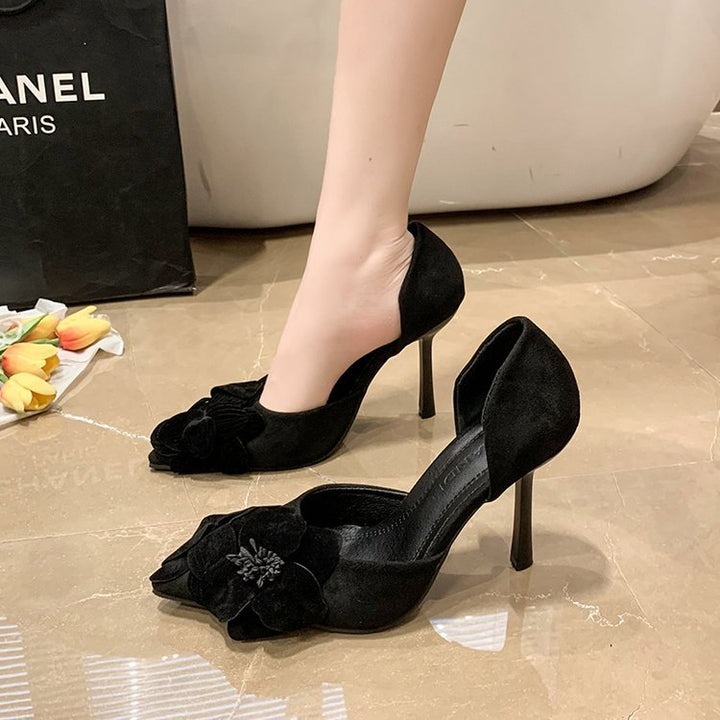 Damen spitz zulaufende Samt‑Slingback‑Pumps mit hohem Pfennigabsatz und dreidimensionaler Blütenapplikation Drune