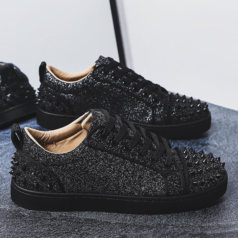Damen glitzernder Low-Top Sneaker mit spitzem Nietenbesatz und gepolstertem Lederfutter Drune