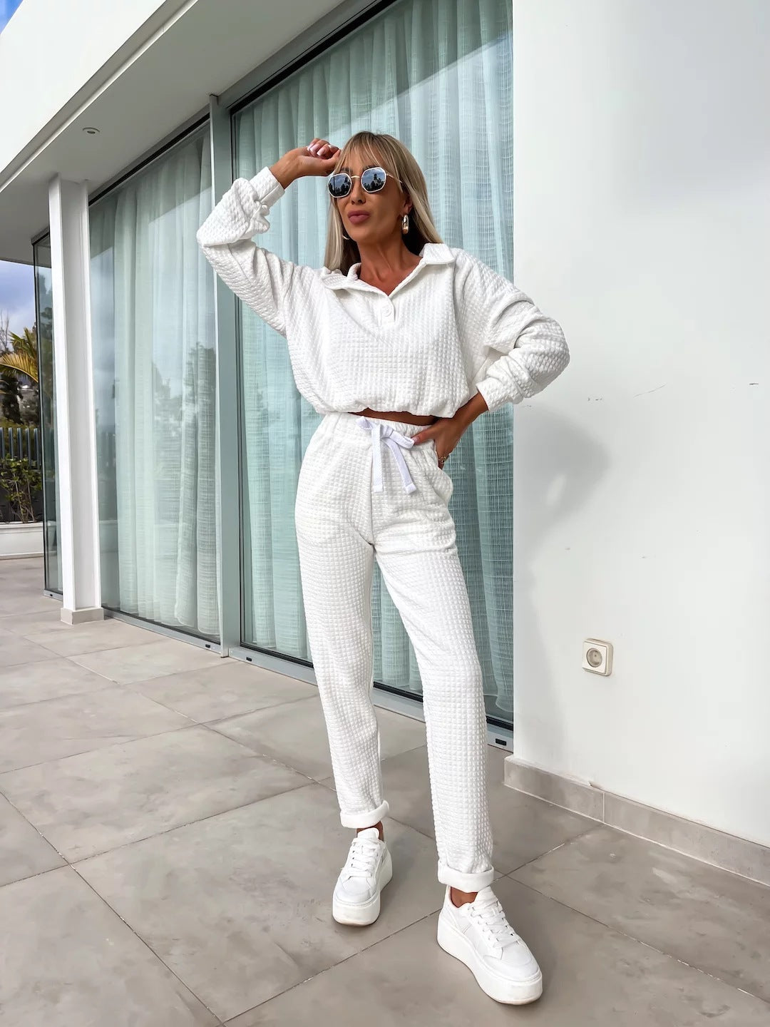 Damen Freizeit-Anzug Set mit cropped Oberteil und bequemen Hosen Drune