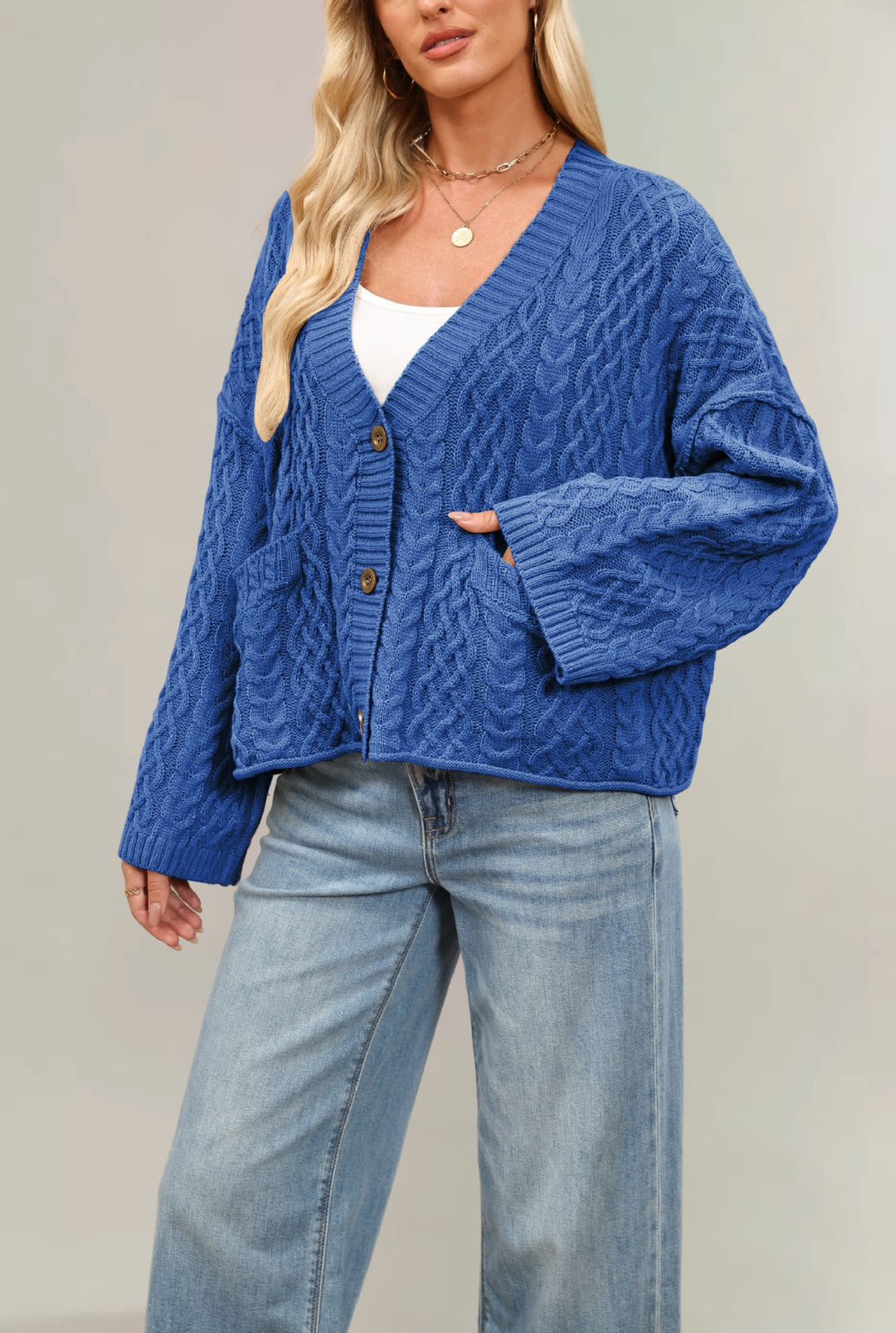 Damen Strickjacke mit Kabelmuster und Taschen Drune