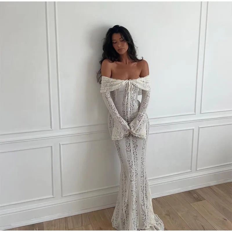 Damen 300+ Maxikleid aus Spitze mit Carmen‑Ausschnitt, ausgestellten Glockenärmeln und figurumspielender Silhouette Drune
