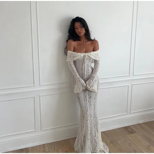 Damen 300+ Maxikleid aus Spitze mit Carmen‑Ausschnitt, ausgestellten Glockenärmeln und figurumspielender Silhouette Drune