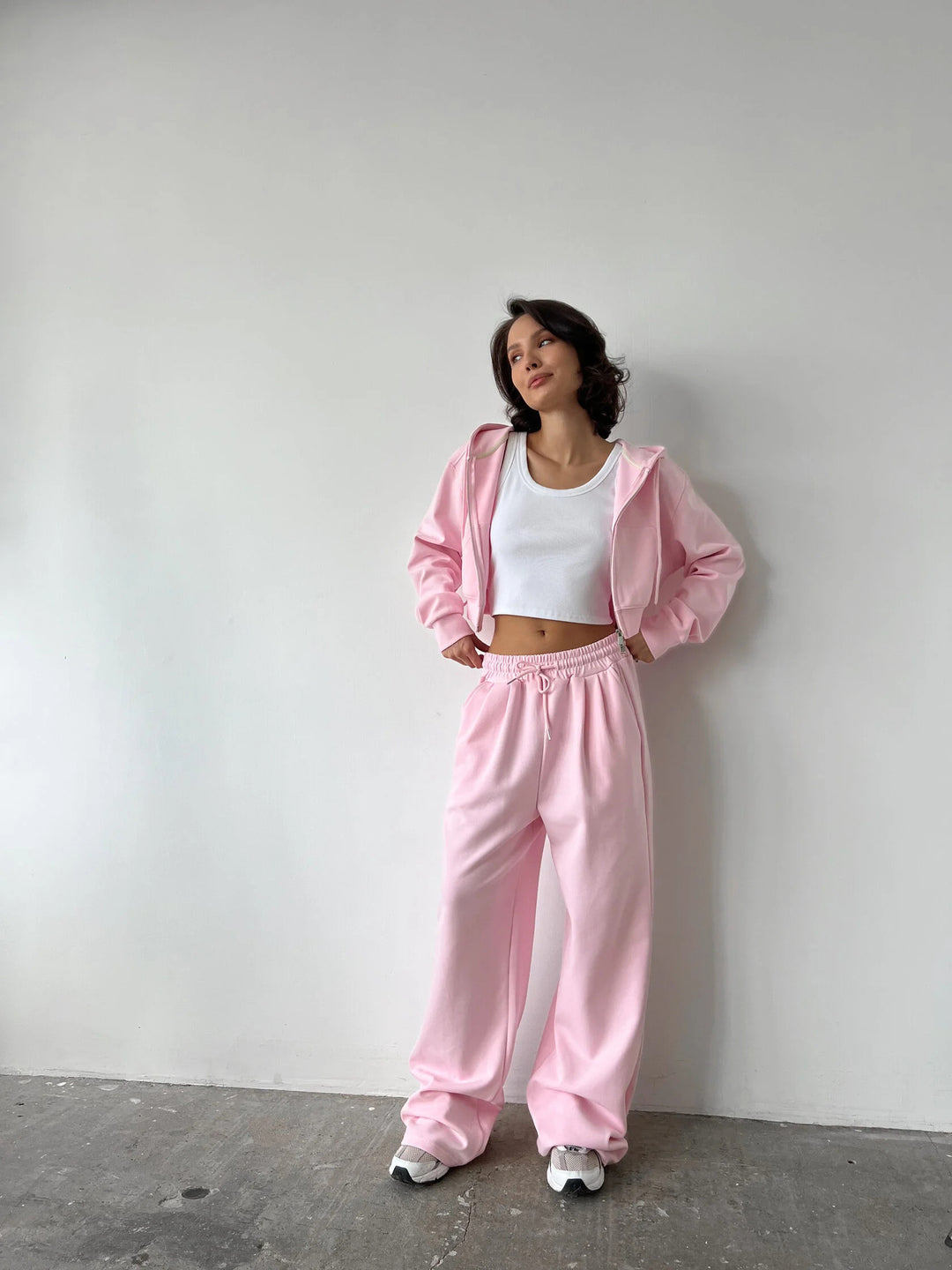 Damen kurzes Zip-Kapuzenjacken- und High-Waist Wide-Leg Jogginghose Set aus weichem French Terry Drune