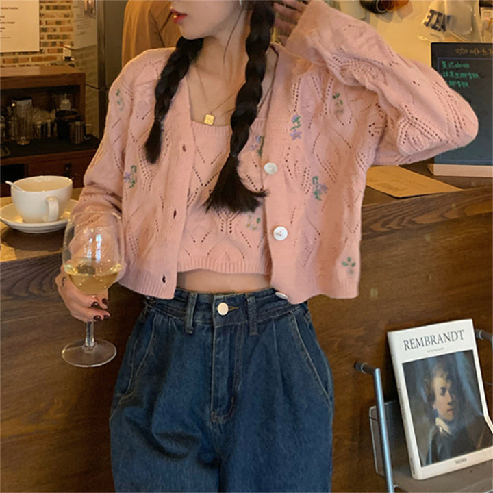 Damen kurze Strickjacke mit floralen Akzenten und Lochmuster Drune