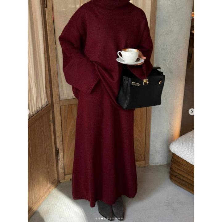Damen Strickkleid mit hohem Kragen und weiter Silhouette Drune