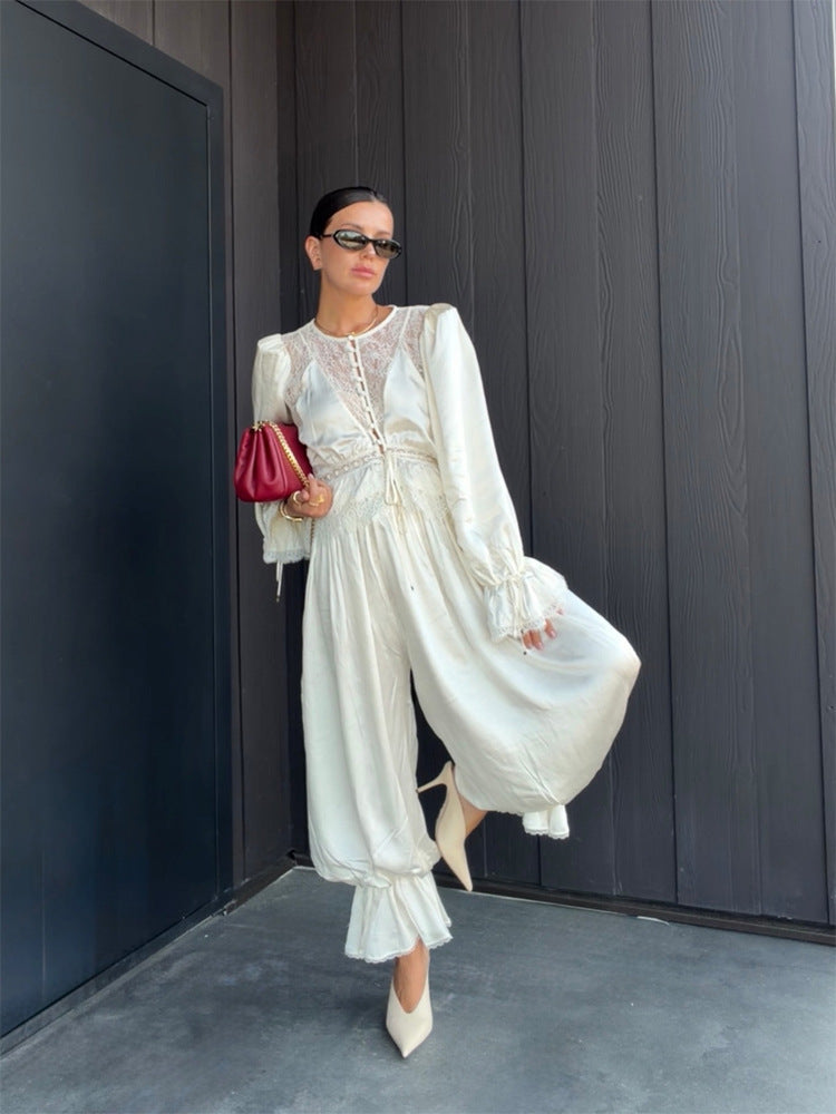 Damen Einteiliger Satin-Overall mit Spitzen‑Yoke, Puffärmeln und voluminöser Haremshose Drune