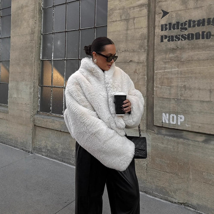 Damen Kurze kuschelige Faux‑Fur‑Bomberjacke mit voluminösem Schalkragen und kastiger Silhouette Drune