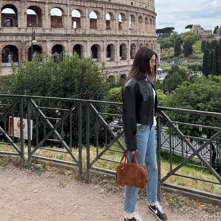Damen Kurz geschnittene Kunstlederjacke im Boxy‑Schnitt mit Stehkragen, Wiener Nähten und extralangen Manschetten Drune