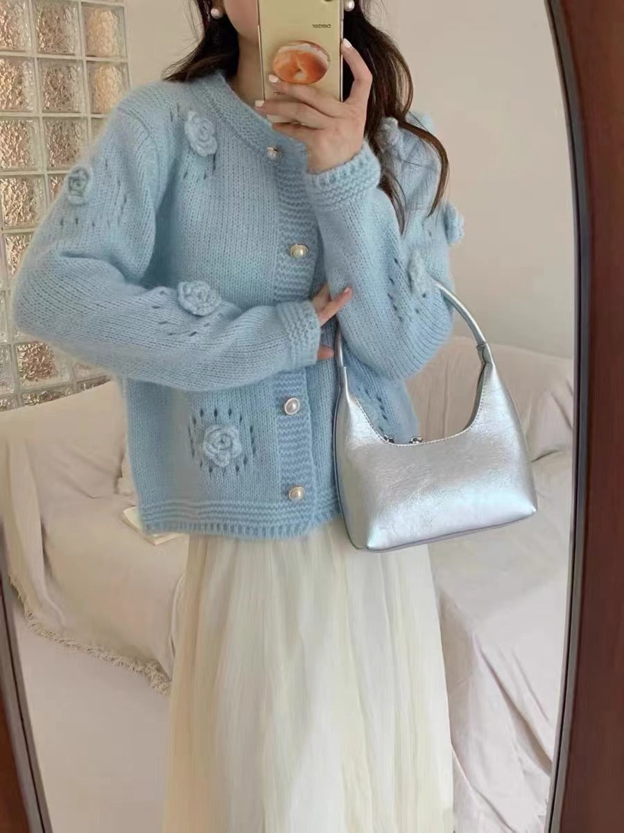 Damen Strickjacke mit eleganten Rosenapplikationen und Knopfverschluss Drune