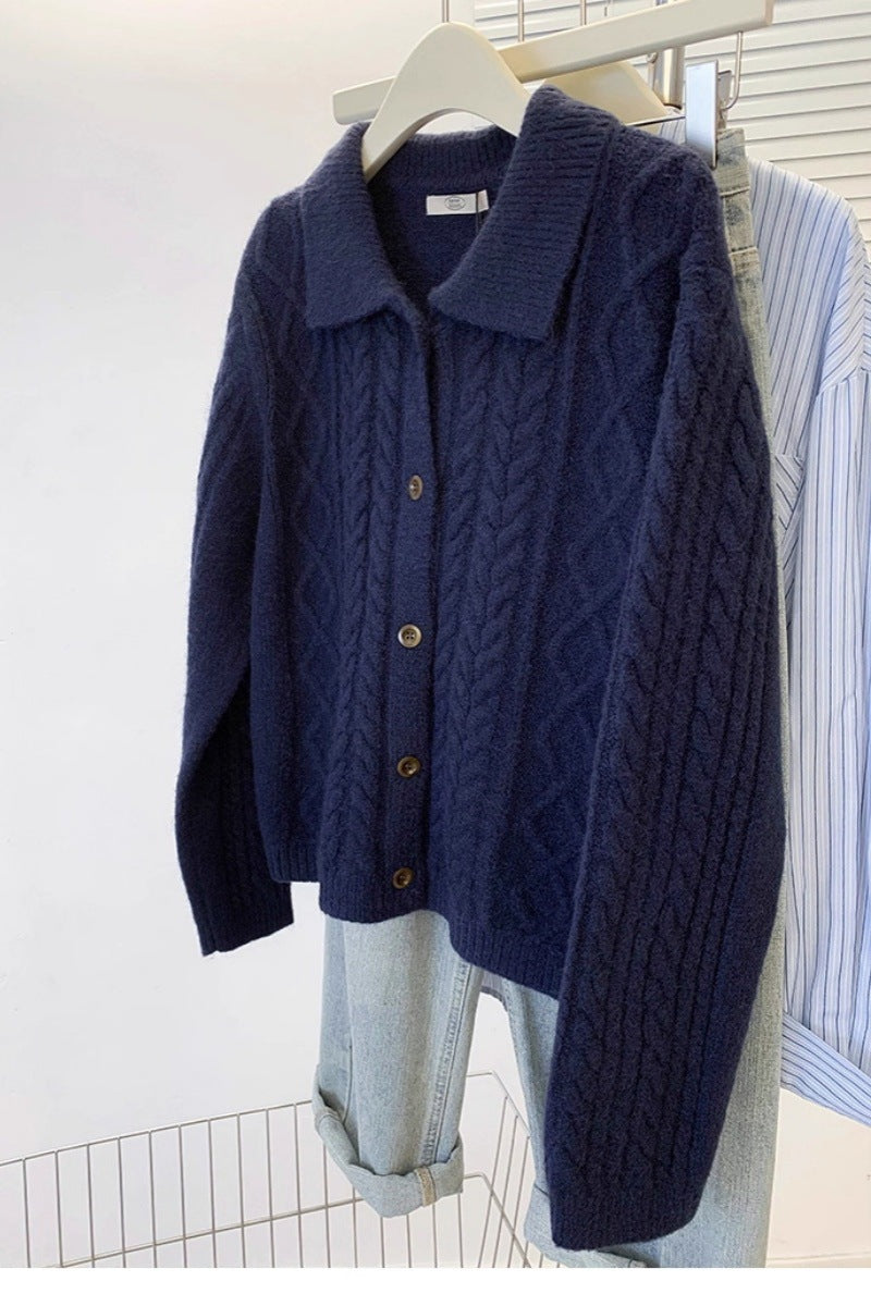 Damen Strickjacke mit Zopfmuster, Umlegekragen und Knopfleiste Drune
