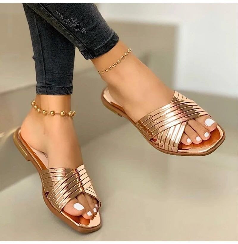 Damen Geflochtene Metallic-Slipper mit überkreuzten Riemen und flacher Komfortsohle Drune