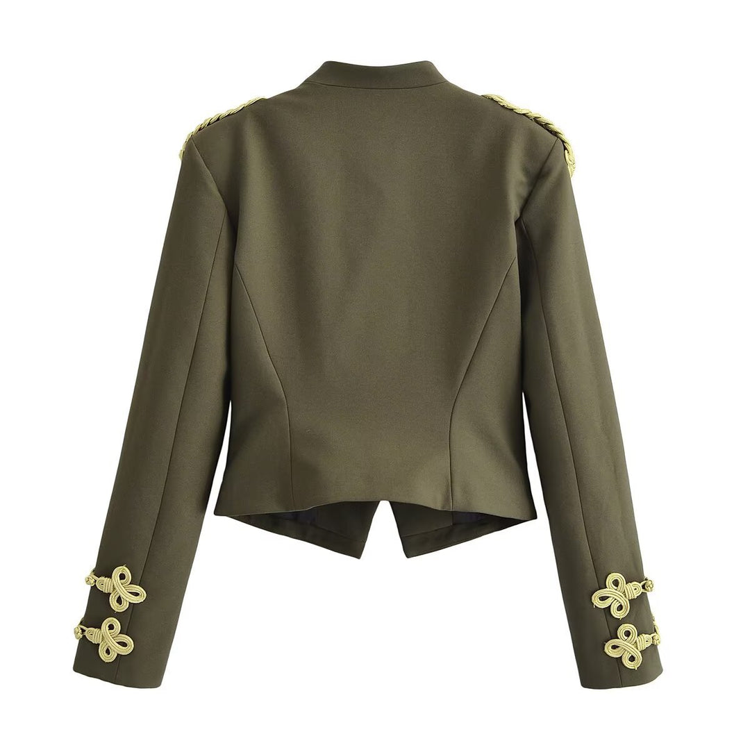 Damen taillierte militärische Kurzjacke mit Stehkragen, Epauletten und verzierten Zierknoten Drune