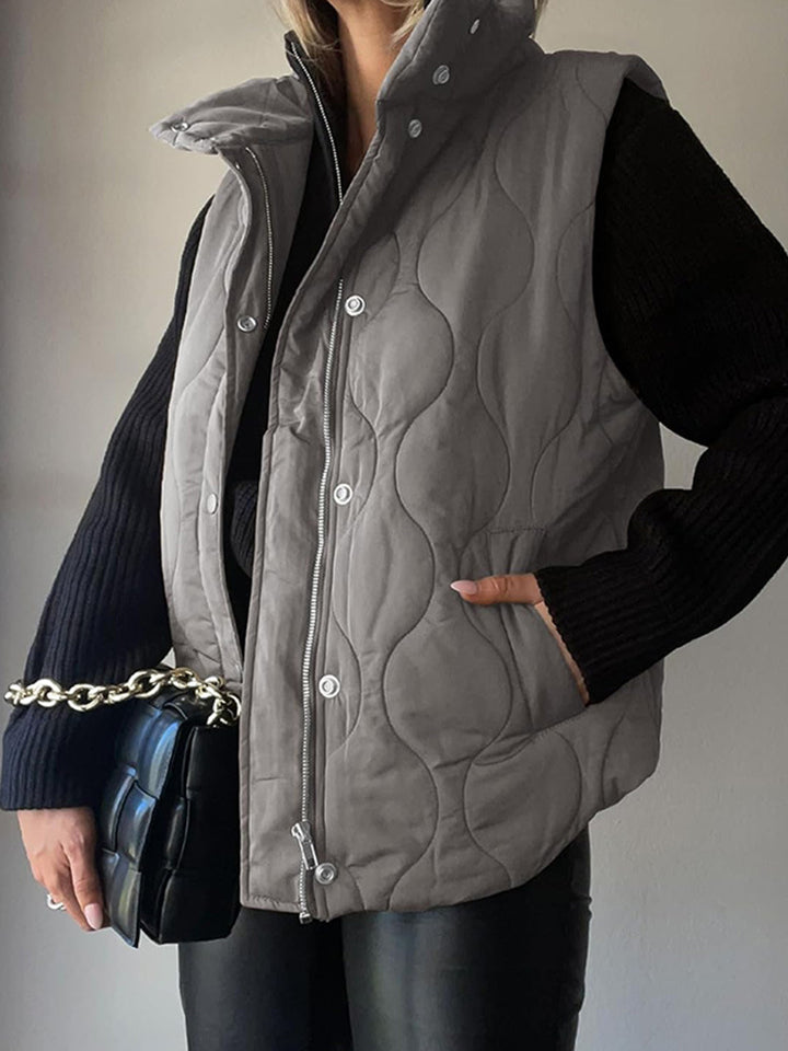 Damen Steppweste mit hohem Kragen und praktischen Taschen Drune