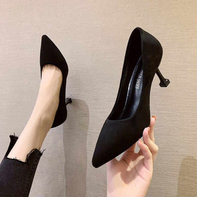 Damen Klassische spitz zulaufende Samtvelours‑Pumps mit skulpturellem Mini‑Absatz Drune