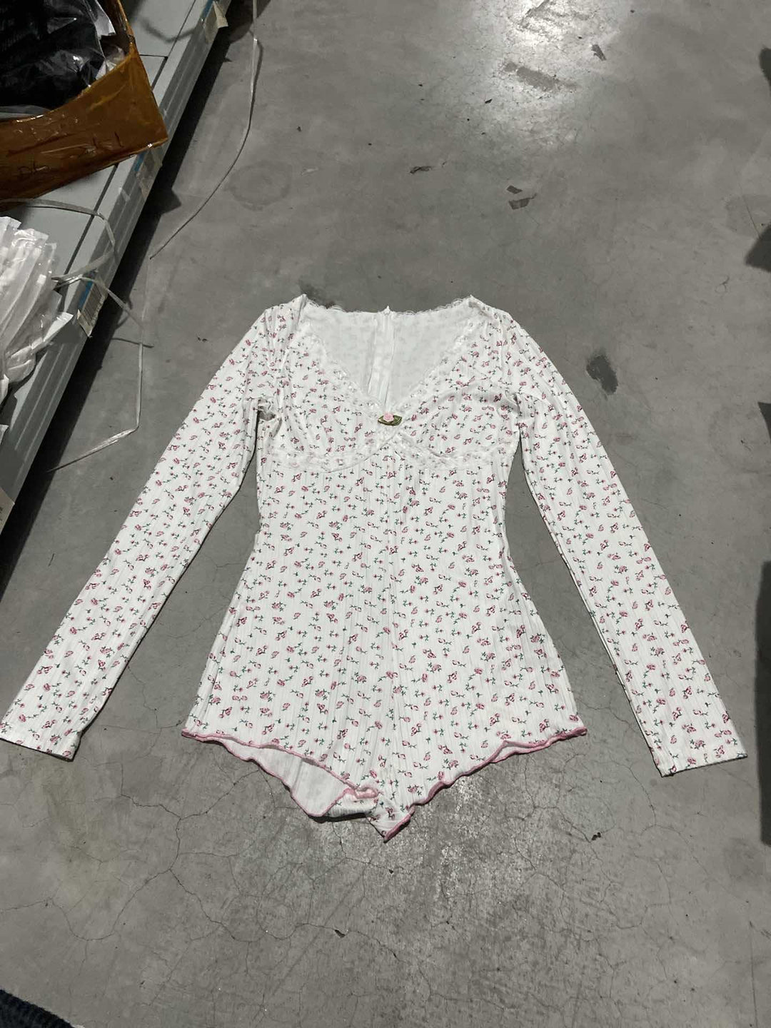Damen Schlafbody mit zarter Spitzenverzierung und floralem Design Drune