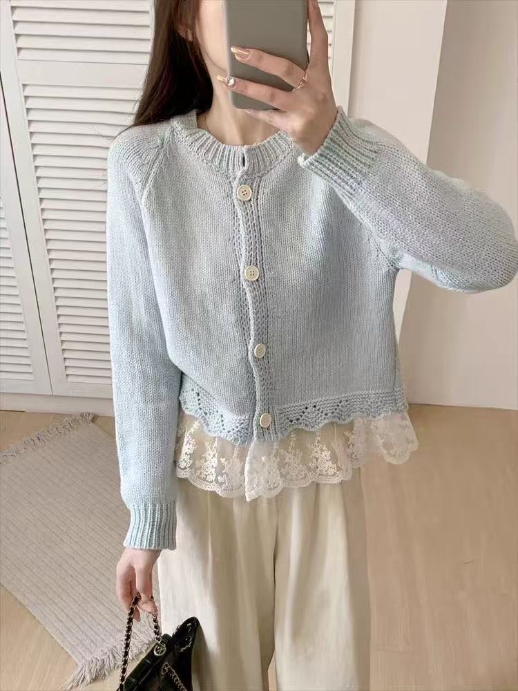 Damen Strickjacke mit dekorativer Spitzenunterlage und Knopfdetails Drune