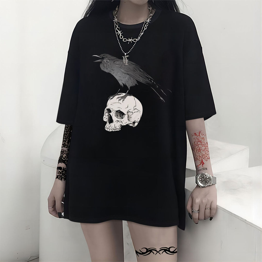Damen T-Shirt mit künstlerischem Totenkopf-Motiv und lässigem Schnitt Drune