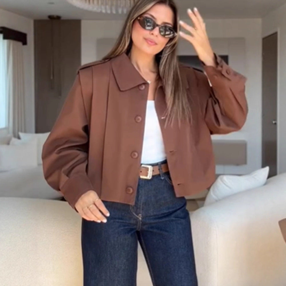 Damen Kurzboxy-Jacke mit Schulterpatten, kastiger Silhouette und geknöpfter Front Drune