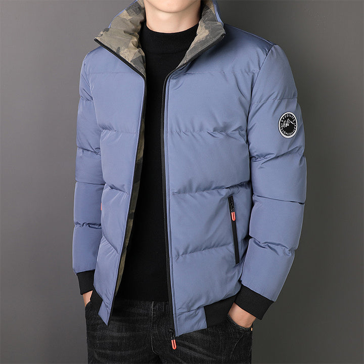 Herren Kurz geschnittene wattierte Steppjacke mit Camouflage-Innenfutter, gerippten Bündchen und Reißverschlusstaschen Drune