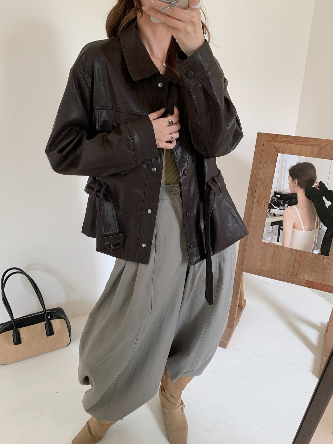 Damen Kurze Oversize-Lederjacke mit Taillenzug und Druckknopfleiste Drune