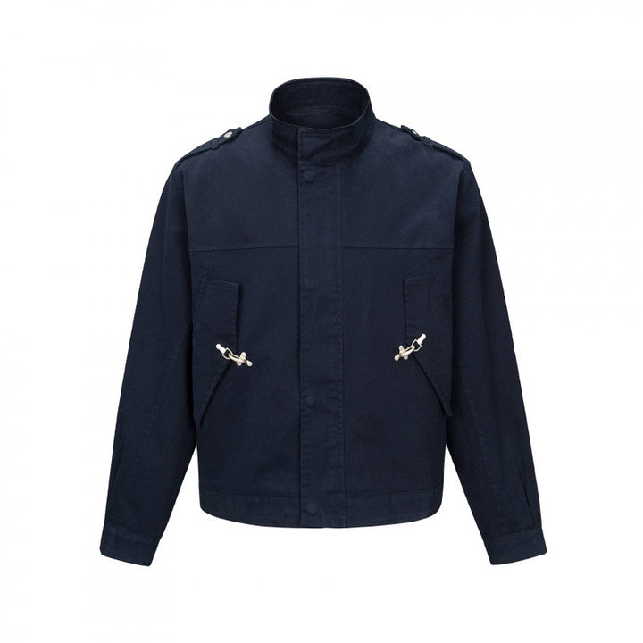 Herren Kurz geschnittene Field‑Jacke aus Baumwoll‑Canvas mit Stehkragen, Schulterklappen und verstellbaren Pattentaschen Drune