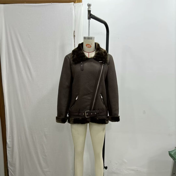 Damen nan taillierte Bikerjacke im Aviator‑Look mit Kunstfellfutter, asymmetrischem Reißverschluss und Taillengürtel Drune