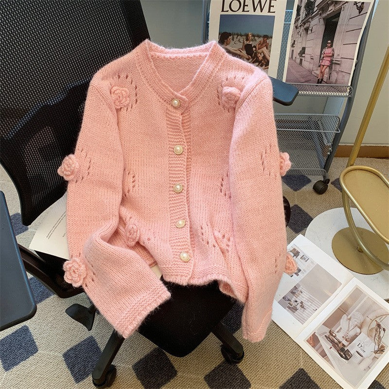 Damen Strickjacke mit eleganten Rosenapplikationen und Knopfverschluss Drune